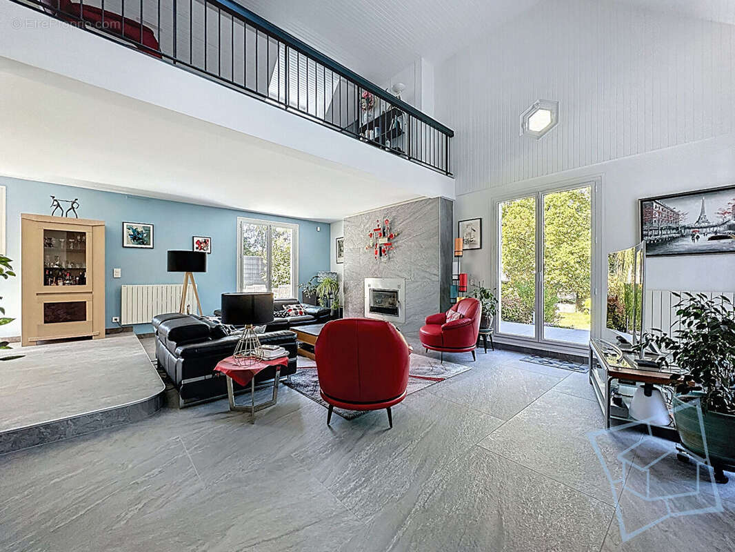 Maison à DAMPIERRE-EN-YVELINES