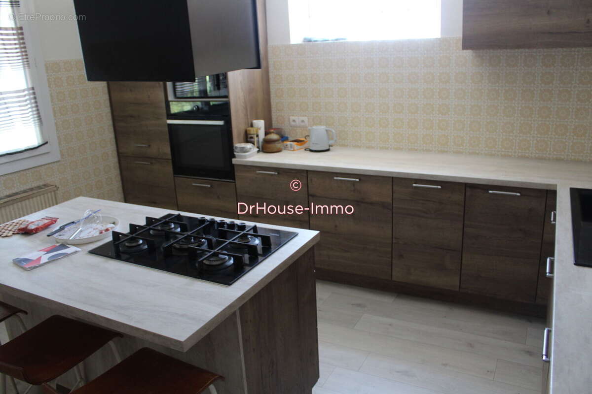 Maison 254 m² à Fleac  - photo 4