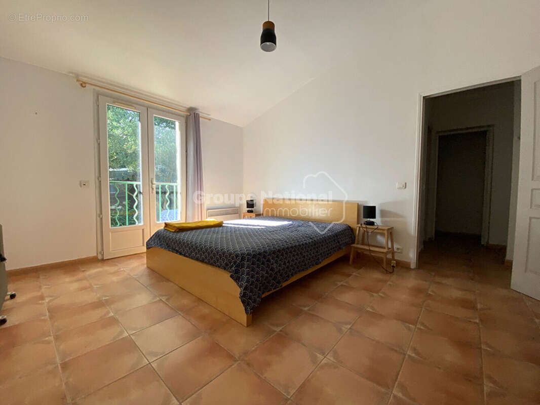St Remy de Provence, maison + 2 appartements + piscine sur 1234 m² de terrain - photo 13
