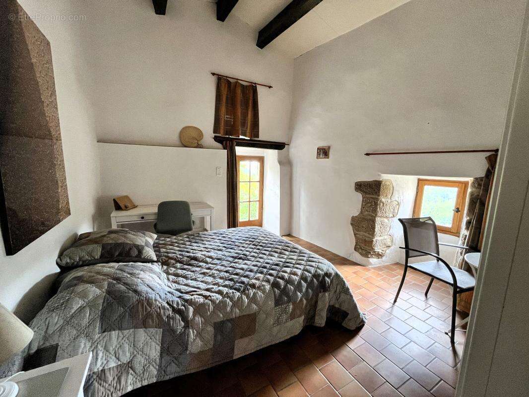 Maison à SAINT-PIERRE-SAINT-JEAN