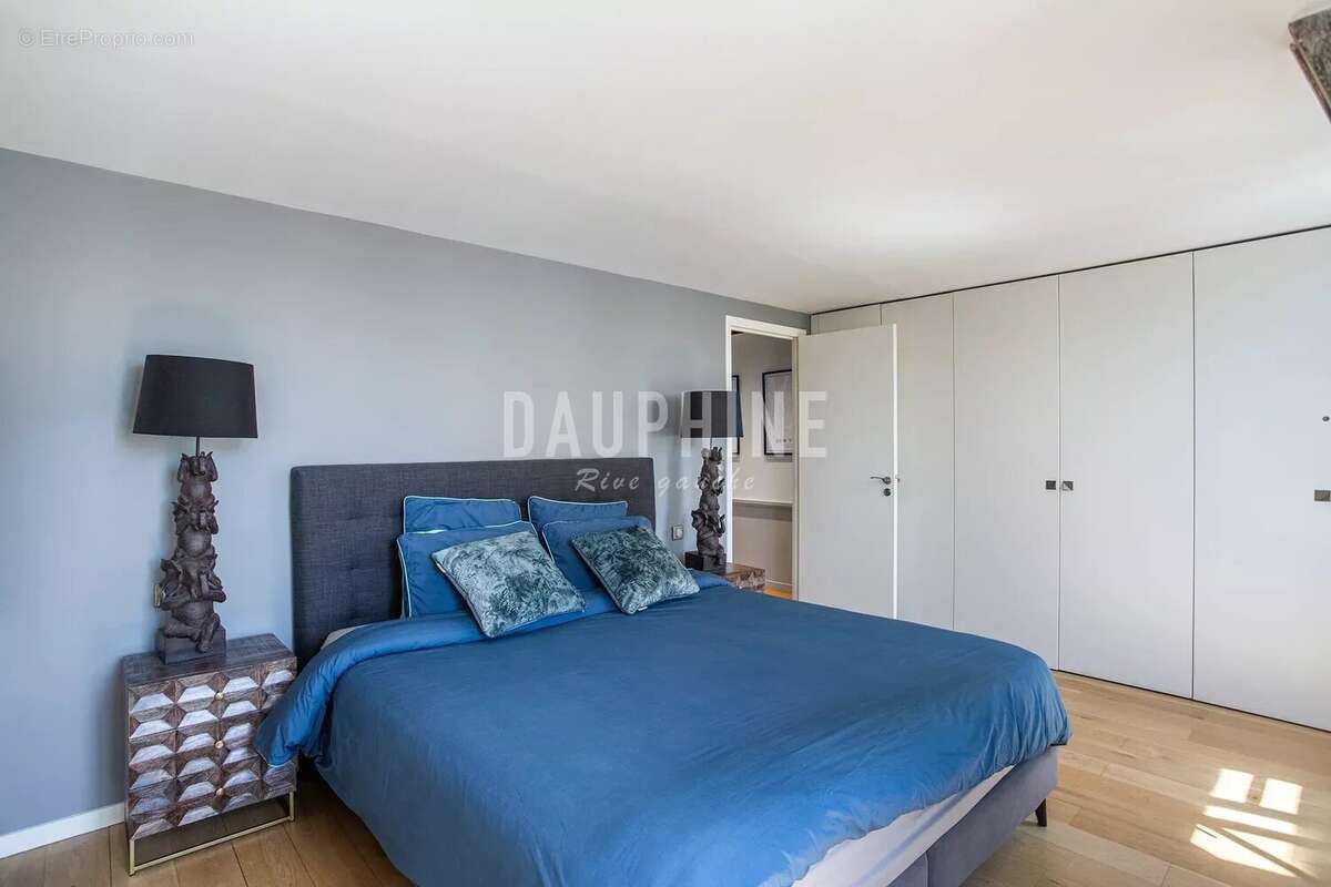 Appartement à PARIS-7E