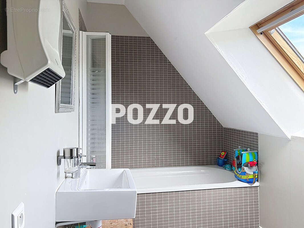 Maison à MONTJOIE-SAINT-MARTIN