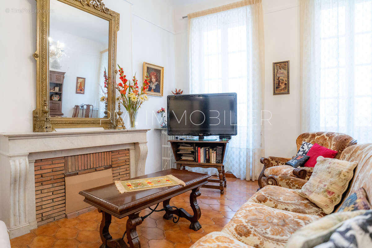 Appartement à MARSEILLE-1E