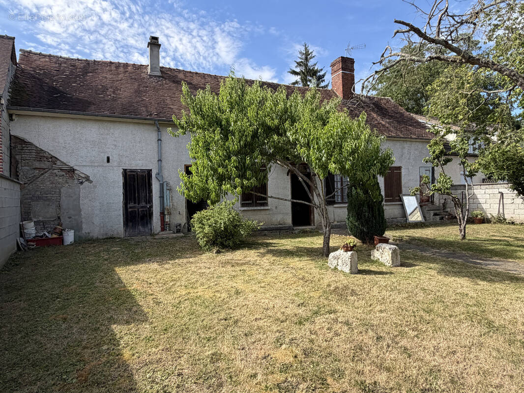 Maison à GUIGNECOURT