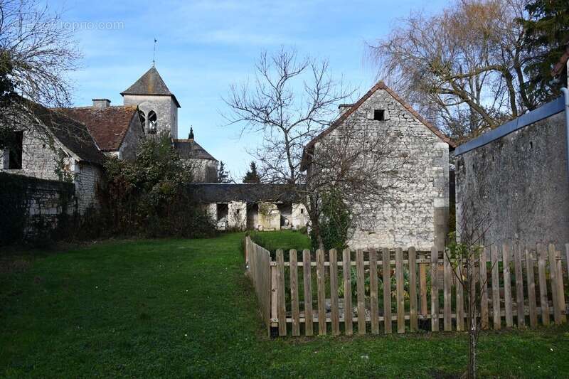 Maison à MARCE-SUR-ESVES