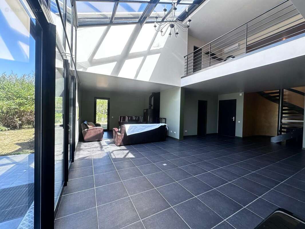 Maison 163 m² à Viriville  - photo 5