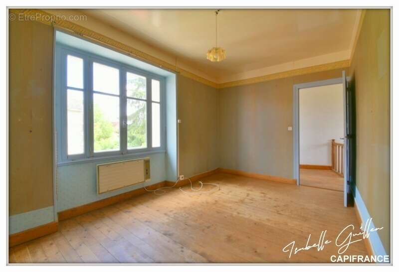 Maison à LE CHATELET