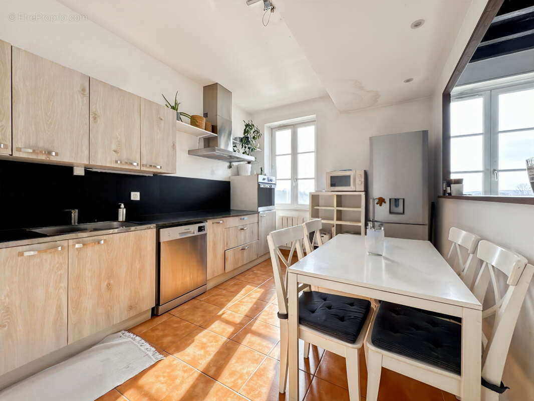 À vendre   Appartement T4 de 82 m2 avec vue directe sur la Saône   Trévoux - photo 2