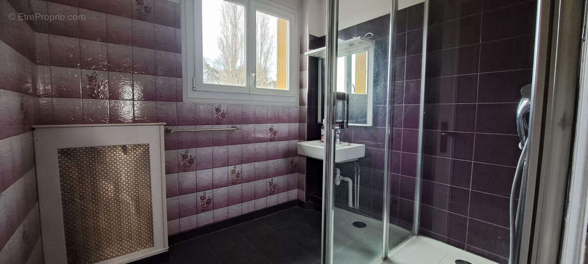 Appartement à VILLETANEUSE