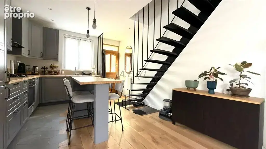 EXCLUSIF – Maison de ville avec terrasse au cœur du quartier BAC - photo 2