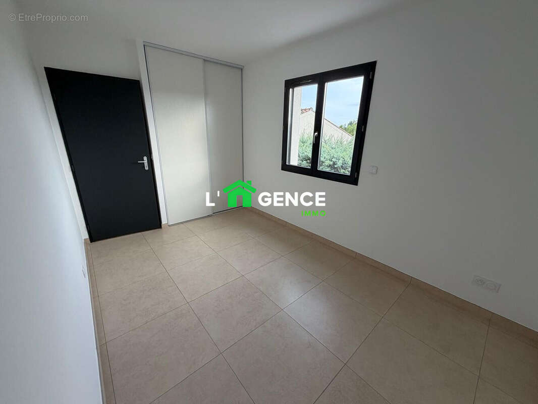 Maison à CAMARET-SUR-AIGUES