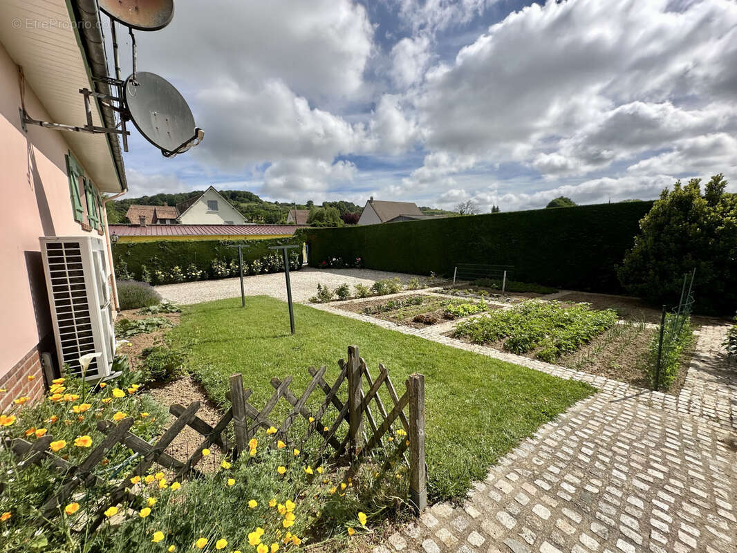 Belle propriété familiale de 220 m2 sur un terrain clos et paysager de 1 785 m2   Bellengreville - photo 22