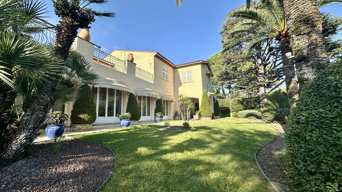 Drap   propriété d’exception 276 m2   vue panoramique   piscine - photo 11