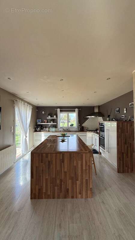 Maison à BOURG-ACHARD