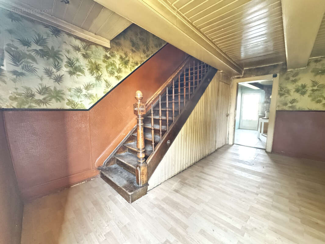 Proche DELLE - MAISON complétement à rénover avec beau potentiel ! - UEBERTSASS (Ref VB3515) - photo 2