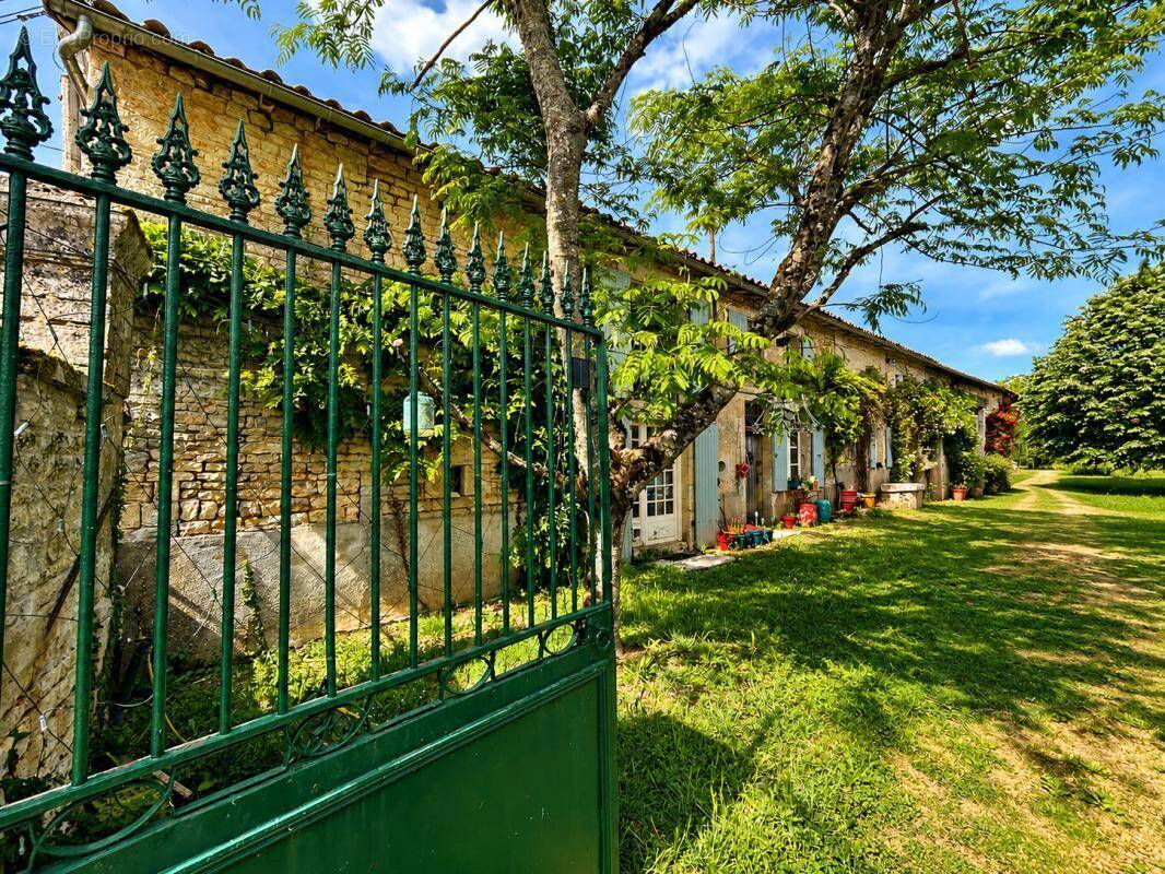 Maison à SAUZE-VAUSSAIS