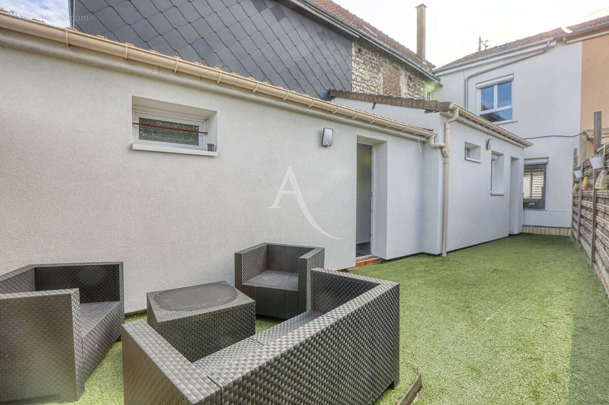 Maison à SAINT-ETIENNE-DU-ROUVRAY