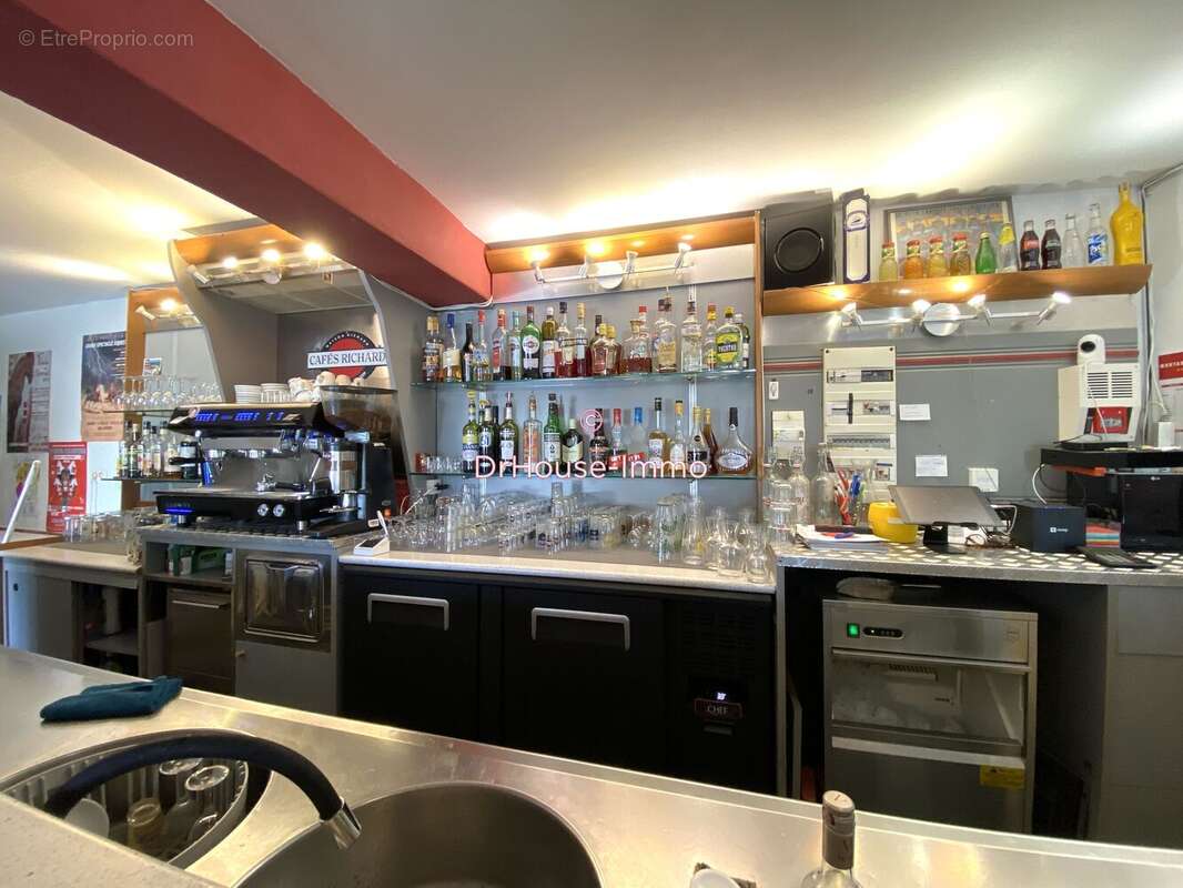 Commerce à SAINTES-MARIES-DE-LA-MER