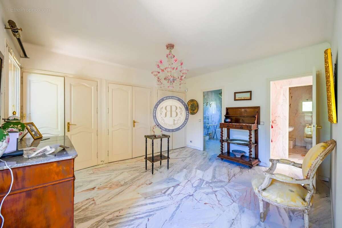 Maison à VALLAURIS