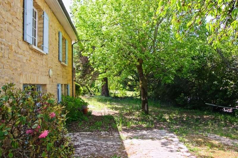 Maison à vendre 4 pièces SIORAC EN PERIGORD, sous-sol de 100m² exploitable  jardin 1933m² - photo 3