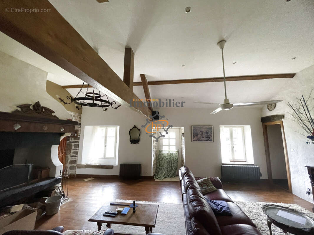 Propriété de caractère avec deux maisons d'habitations, une maison à rénover, dépendances et terrain de 7123 m - photo 10