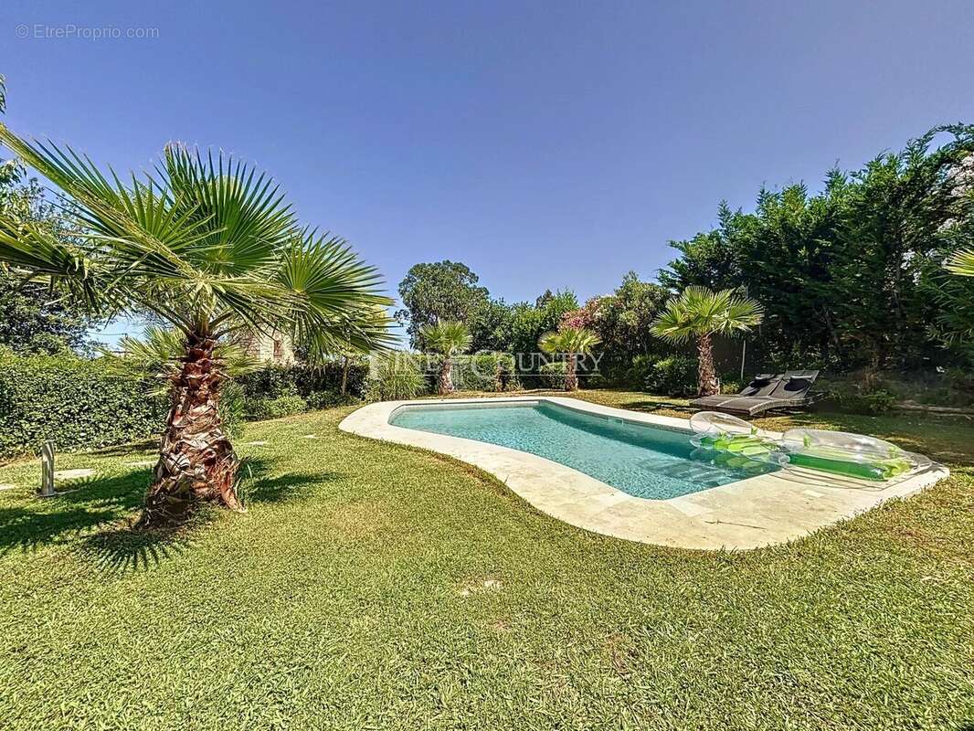 Maison à MANDELIEU-LA-NAPOULE