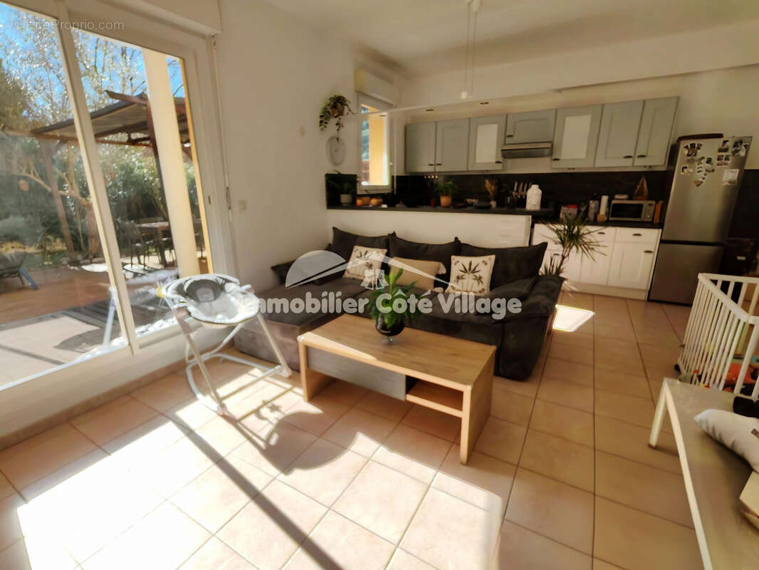 Appartement à PEILLE
