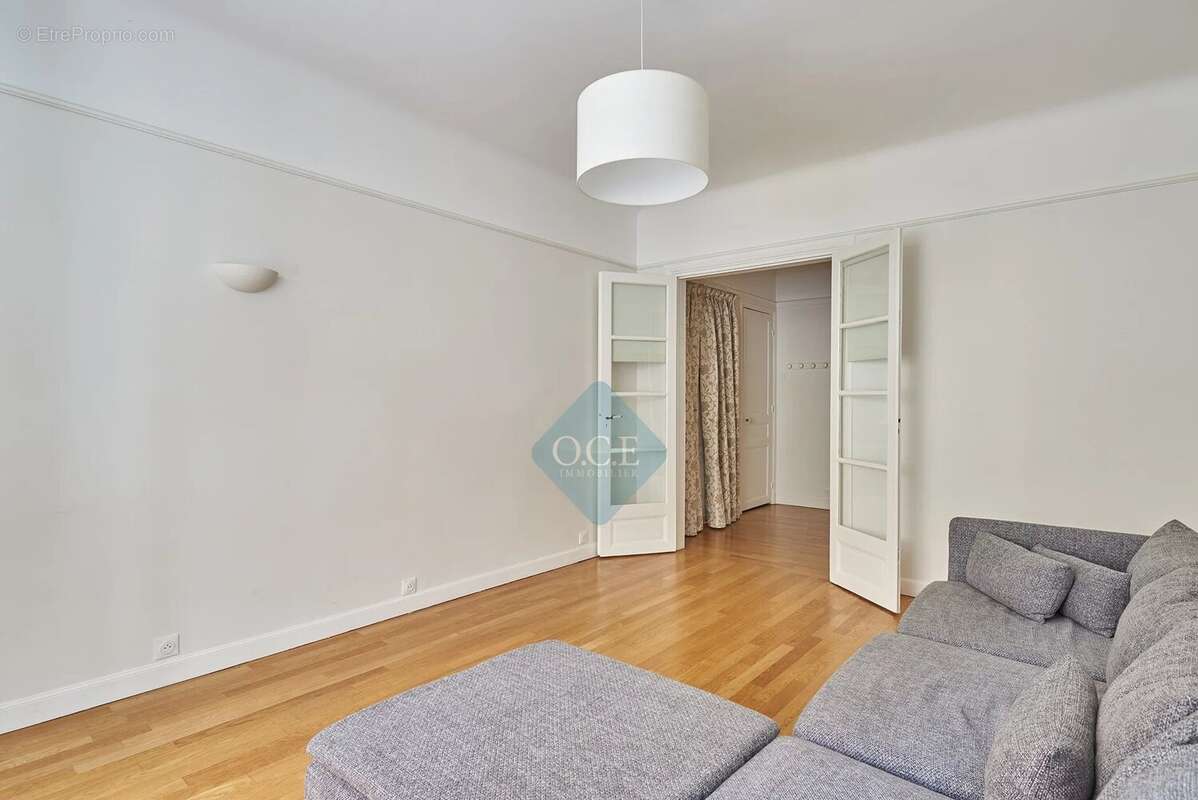 Appartement à PARIS-16E