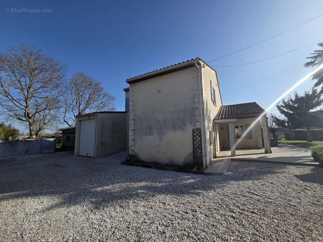 Maison à LA COURONNE