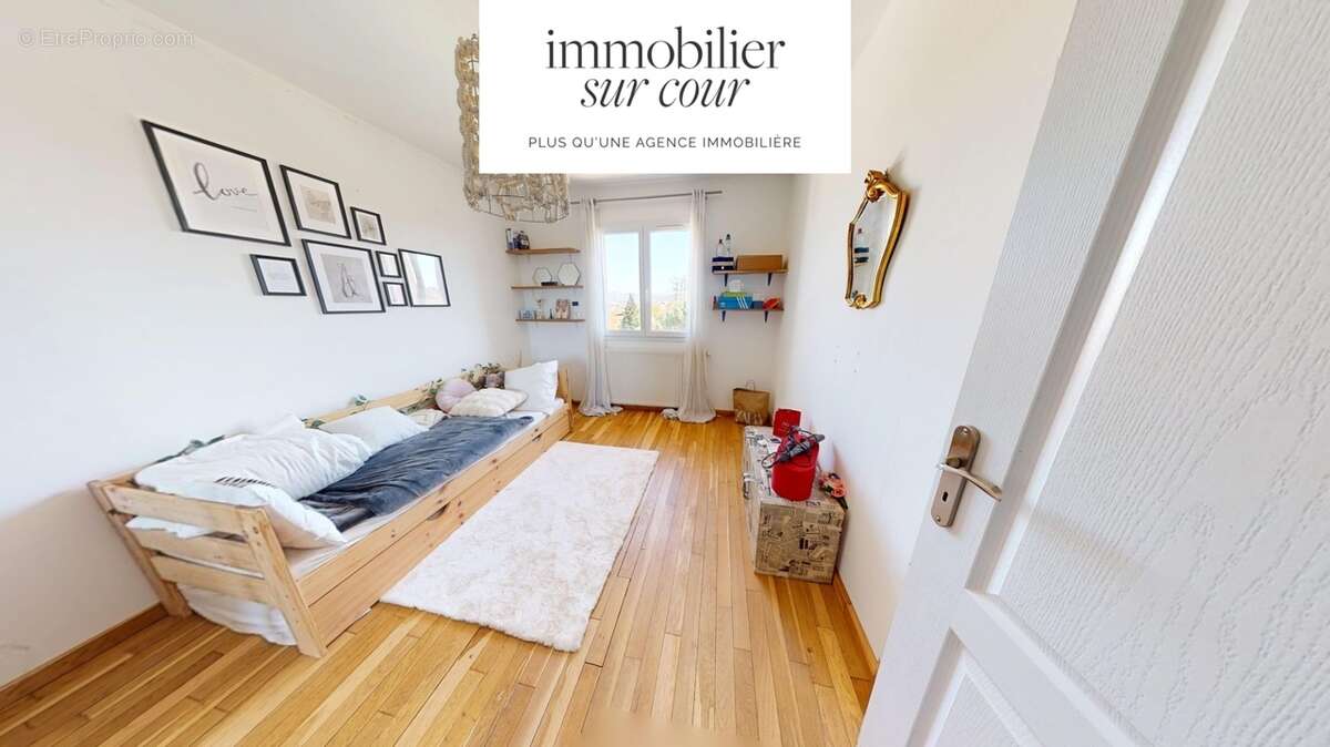 Maison à SAINT-GENEST-LERPT