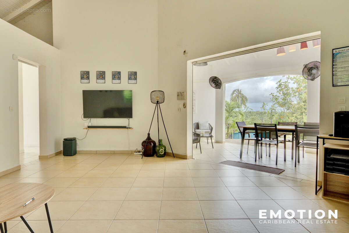 Maison à BAIE-MAHAULT