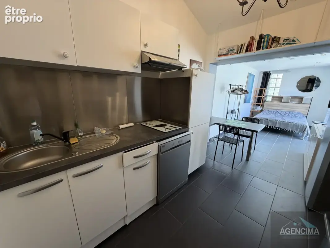 Une villa d'exception, idéalement située à deux pas du centre-ville et de l'étang de Thau. - photo 9