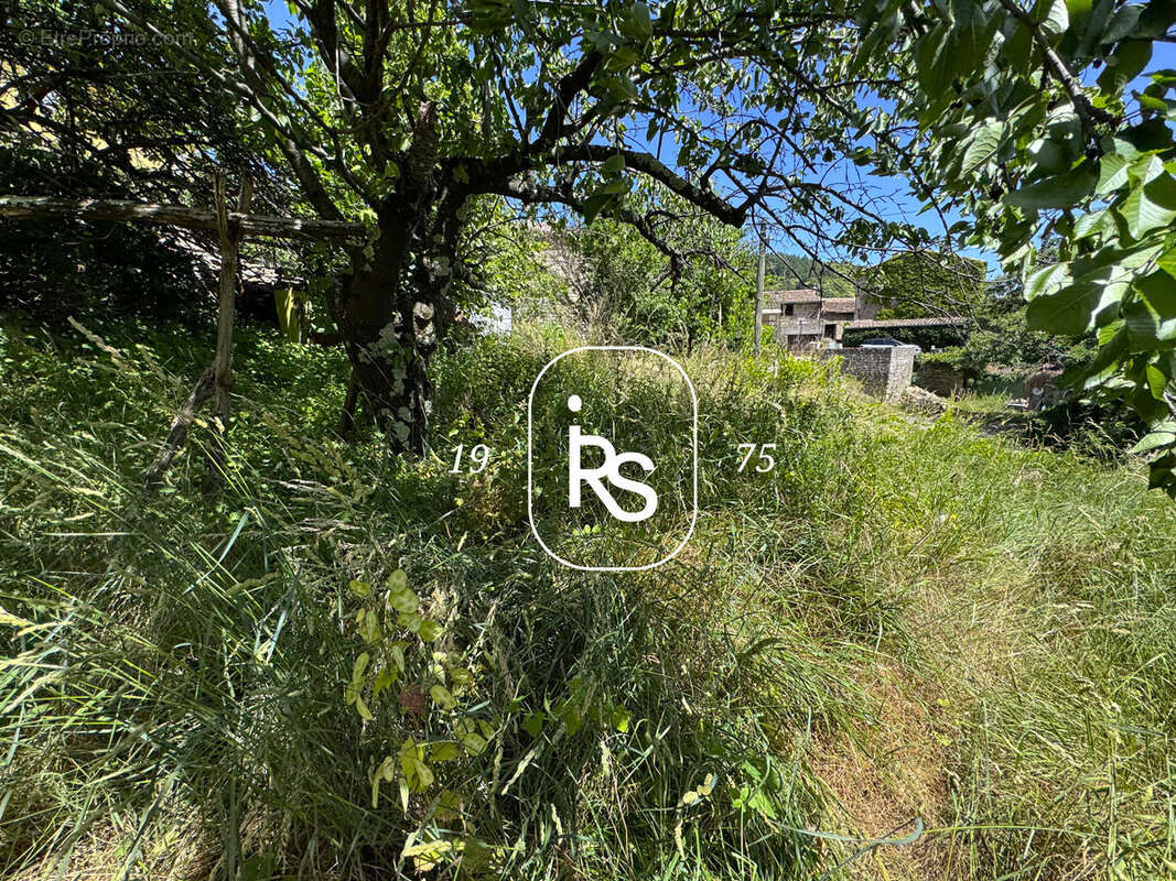 Maison de village à rénover avec terrain, garage et atelier - photo 5