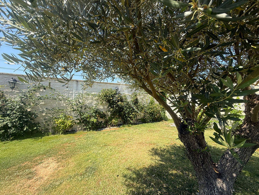 Superbe villa de plain-pied, au calme, piscine ,proche commodités - photo 7