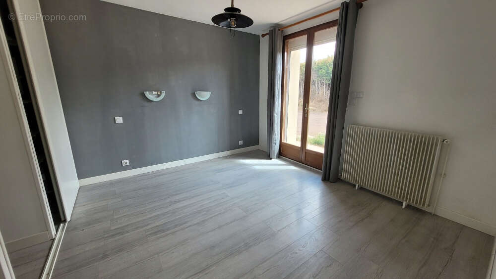 Ensemble immobilier composé de 2 logements (135 et 57 m² )  6 ch. terrain de 4480m² clos - photo 14