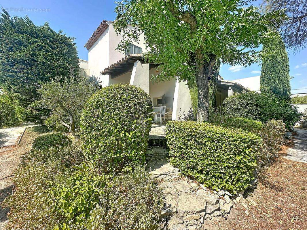 Sur les hauteurs d'aramon maison indivduelle t6 165m ² sur 886 m² - photo 3