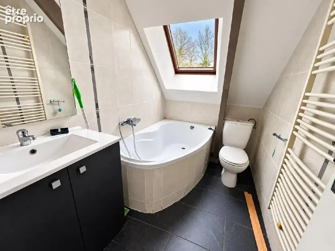 Maison familiale de 140 m² - 5 chambres ou 4 chambres + 1 bureau - Superbe terrain de 1 550 m² - Fort potentiel - photo 7