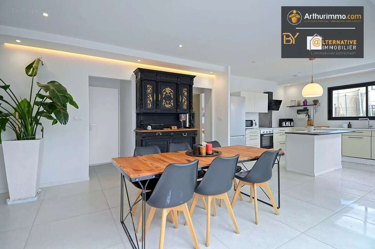 Maison à SAINT-ERBLON