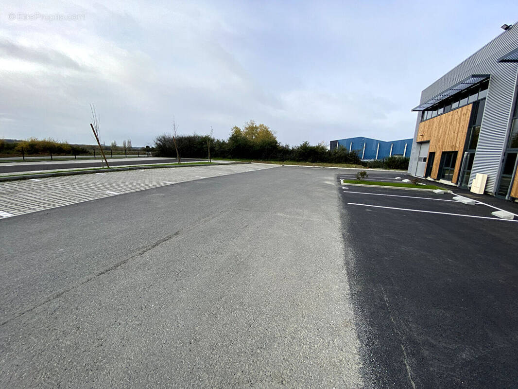 Commerce à BASSE-GOULAINE