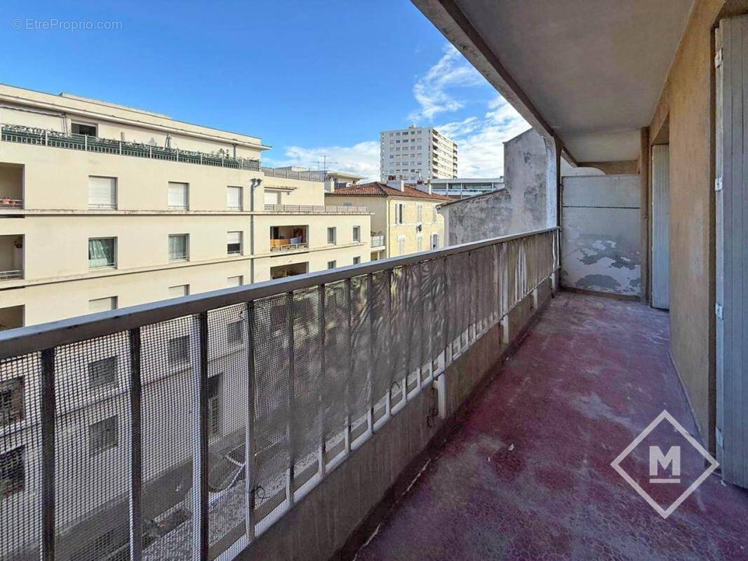 Appartement à MARSEILLE-4E