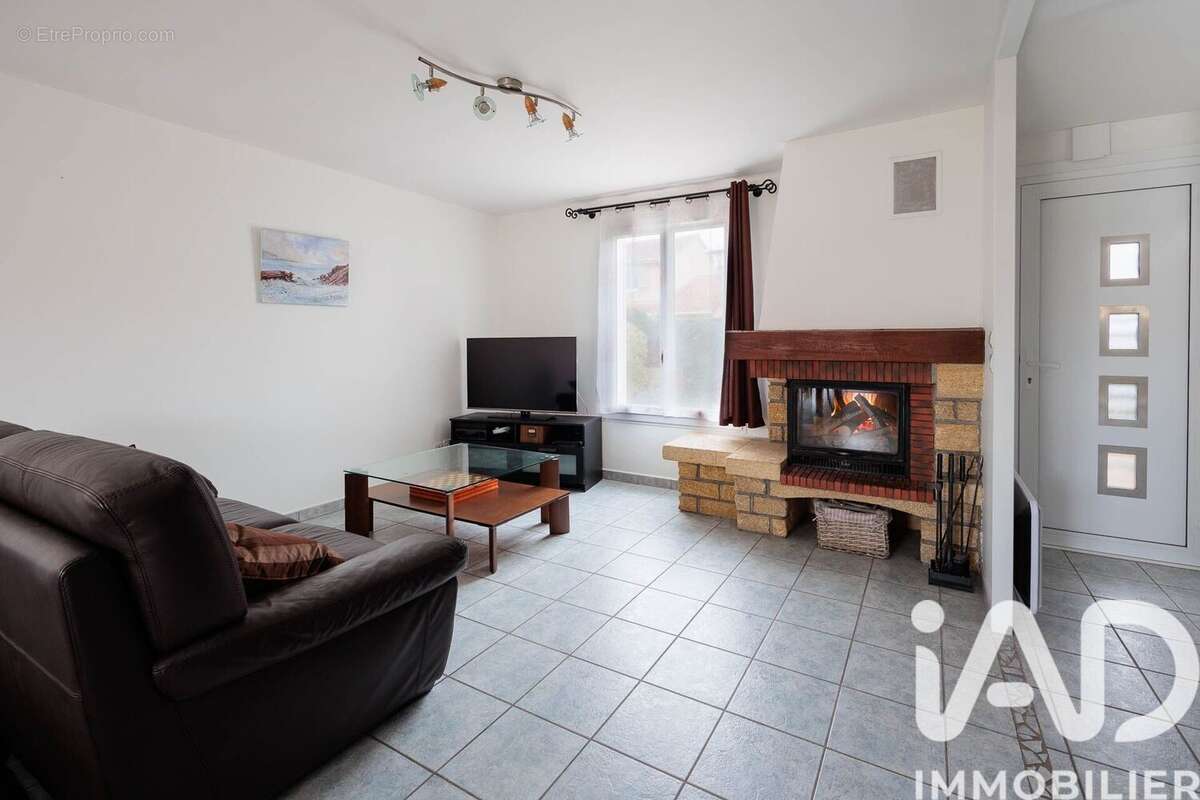 Photo 3 - Maison à SAINT-GENIS-LES-OLLIERES