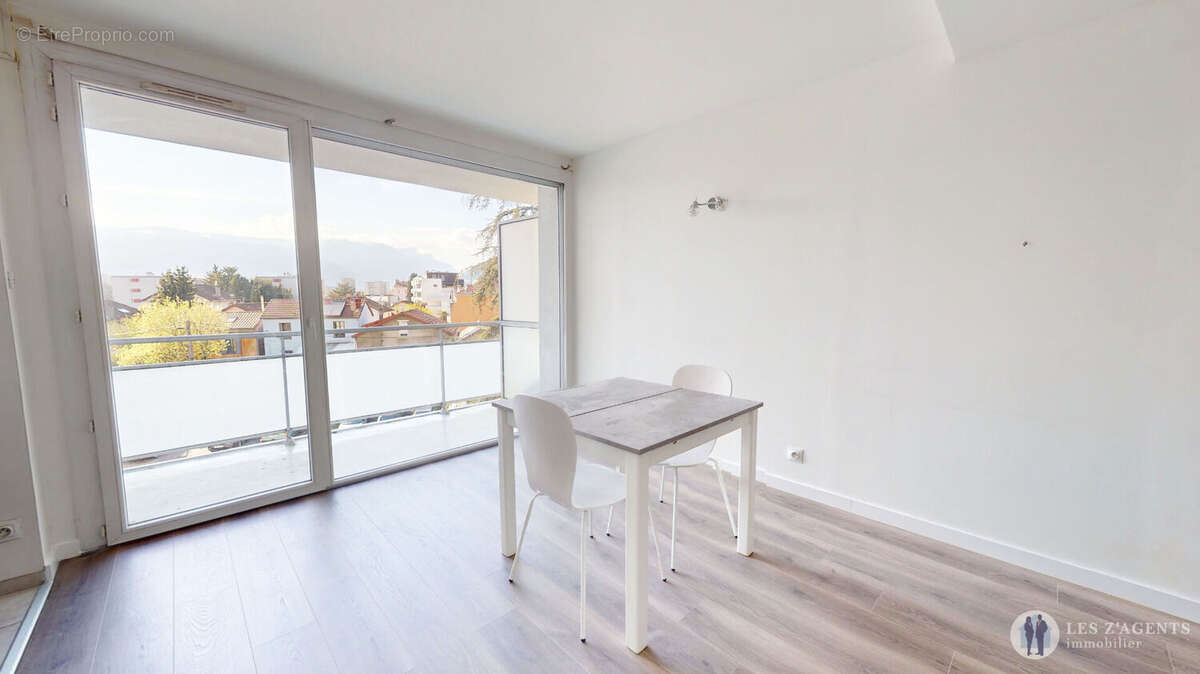 Appartement à SAINT-MARTIN-D'HERES