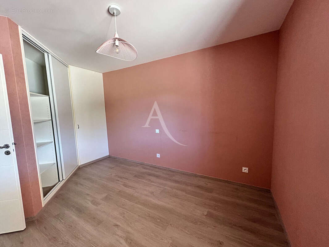 Appartement T4 - 85m² - Terrasse - Garage - CHARNAY LES MÂCON - photo 5