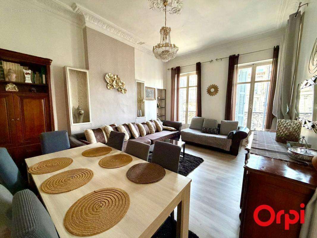 Appartement à MARSEILLE-1E