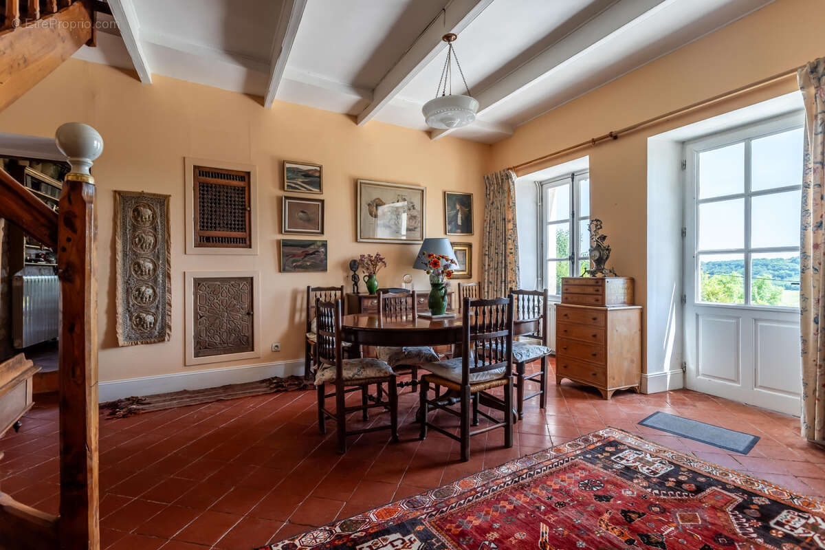 Maison de campagne avec annexes, piscine, grange et vue - photo 14