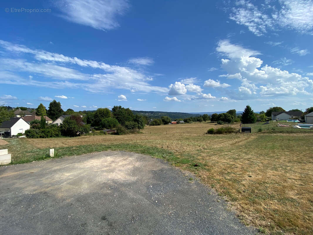 Terrain à DONZENAC