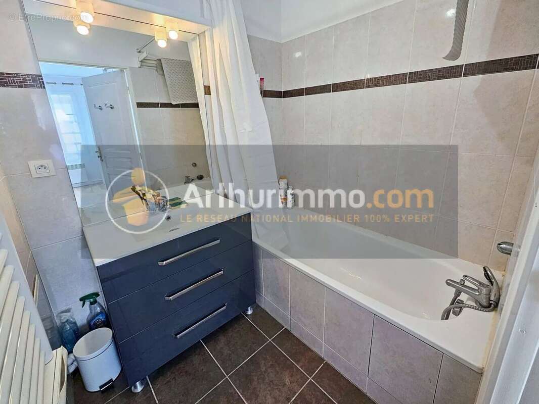 Appartement à SAINT-PIERRE-DU-PERRAY