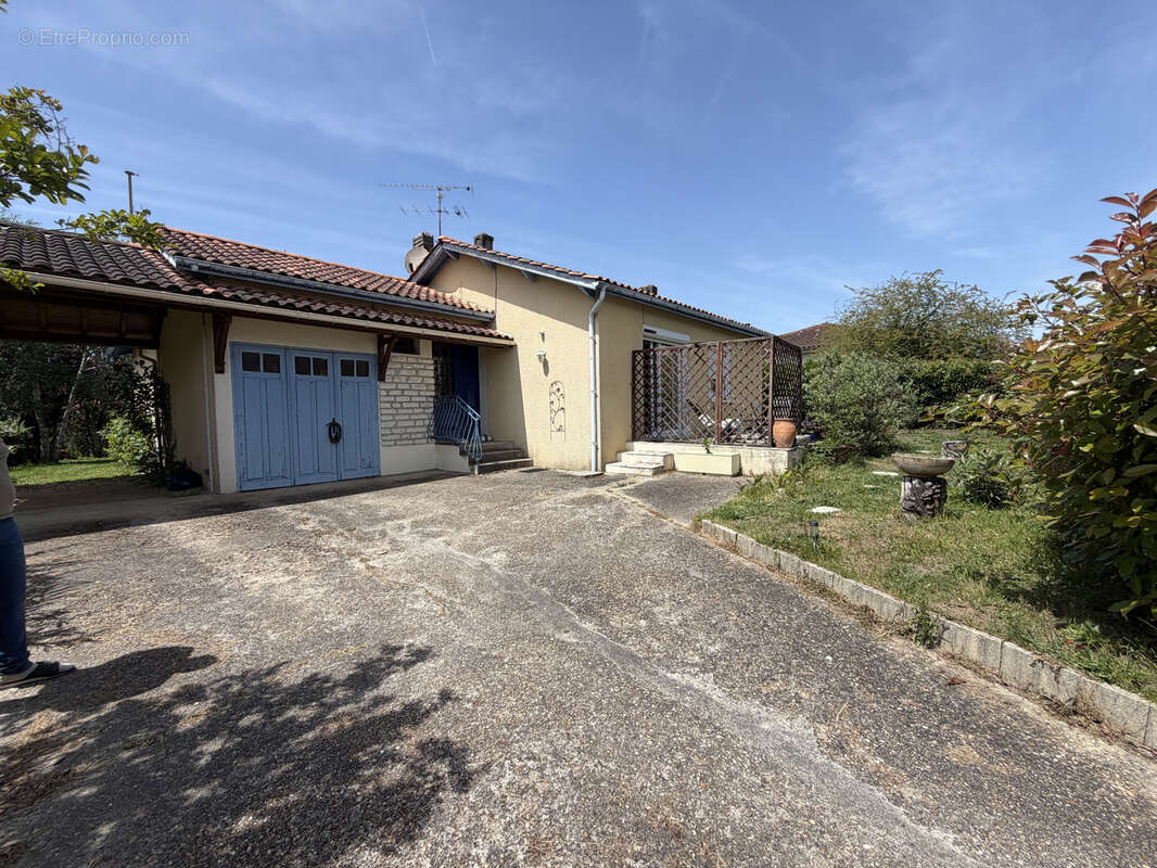 Maison à LA ROCHE-CHALAIS