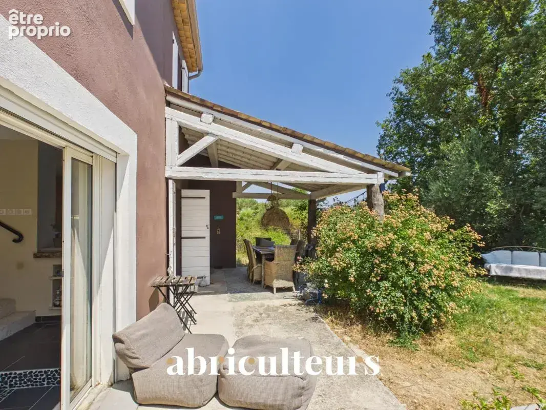 Spacieuse villa avec piscine et terrain d’environ 1 500 m² , dépendance et vue dégagée en vente à Callian (83440) - photo 2