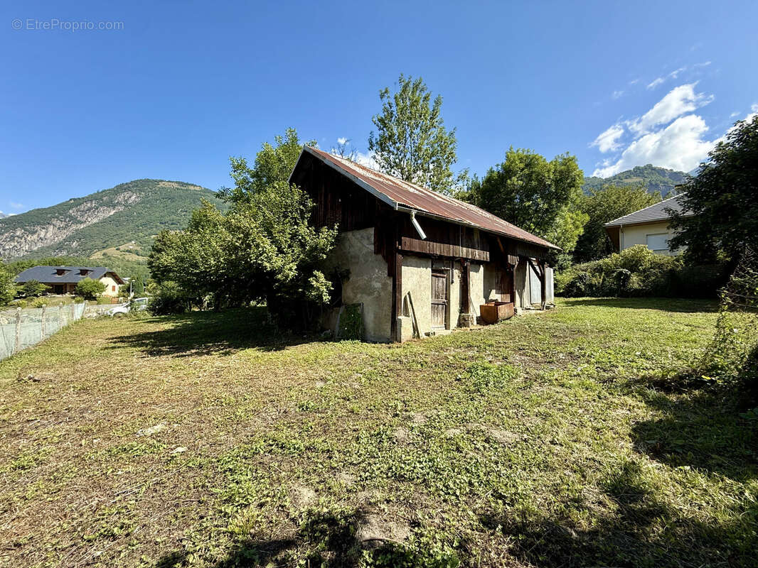 (73) Saint Avre - Terrain constructible et viabilisé - 1147m2 + 408m2 de jardin - photo 4